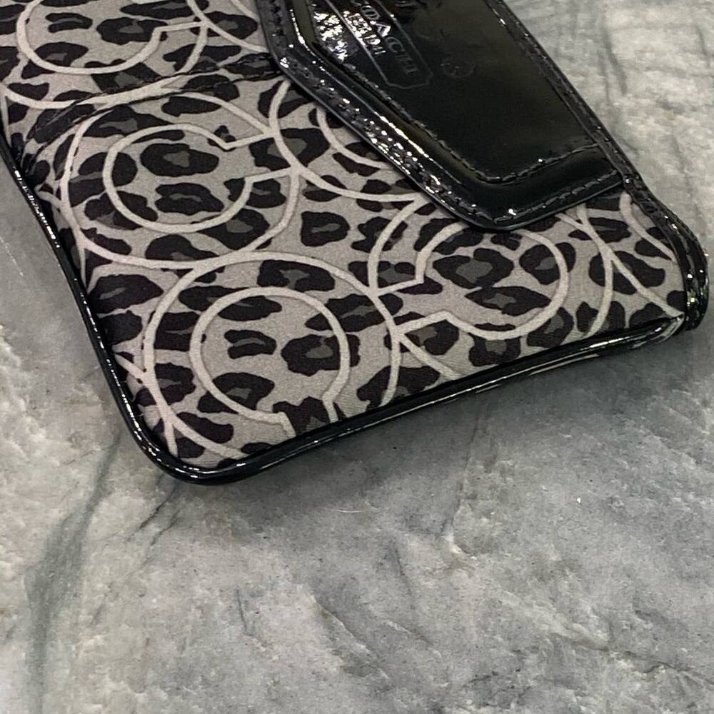 Coach Signature Canvas Wristlet With Patent Leath… - image 4